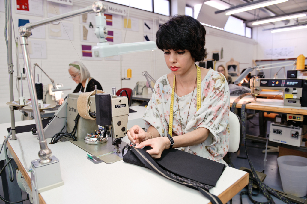 wehkamp.nl tovert niet verkochte mode artikelen om tot trendy tassencollectie